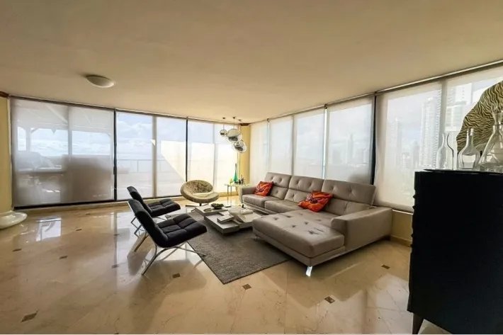 Venta de apartamento con linea blanca en PH Condesa del Mar, Avenida Balboa