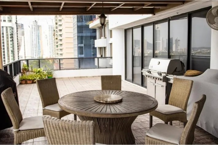 Venta de apartamento con linea blanca en PH Condesa del Mar, Avenida Balboa
