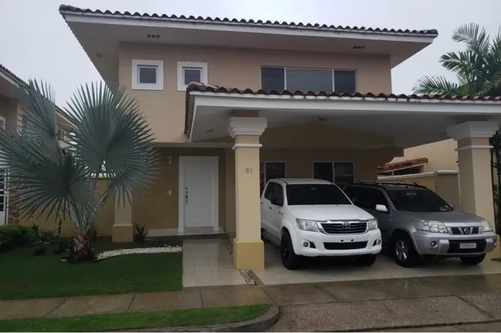 Venta de casa vacía en Villa Alta, Brisas del Golf, Panamá