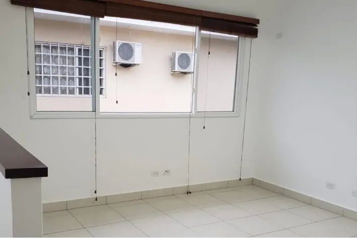 Empty house for sale in Villa Alta, Brisas del Golf, Panama