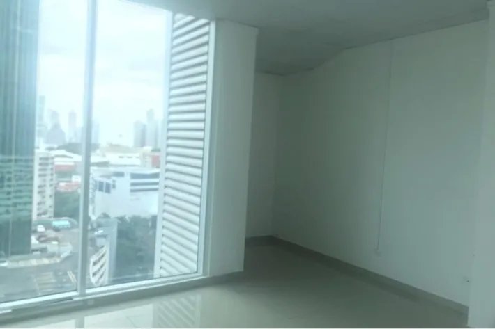 Empty office for rent in Torre Global Bank, Calle 50, Panama
