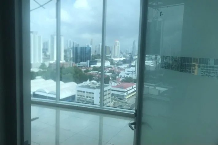 Empty office for rent in Torre Global Bank, Calle 50, Panama