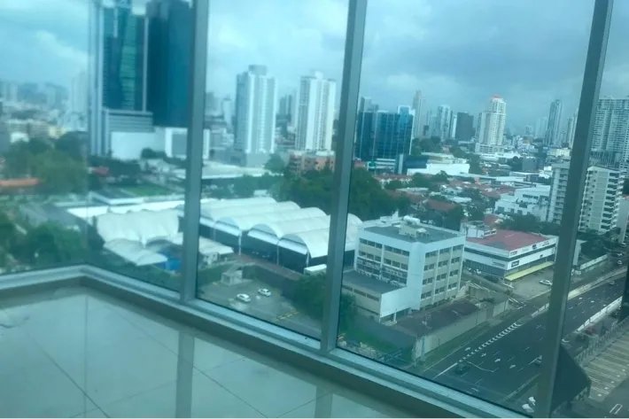 Empty office for rent in Torre Global Bank, Calle 50, Panama