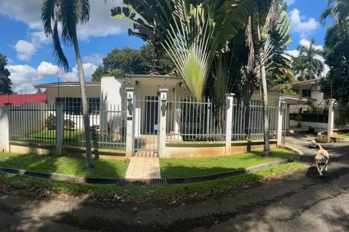 Alquiler de casa amoblada en Llanos de Curundú, Ancón, Panamá