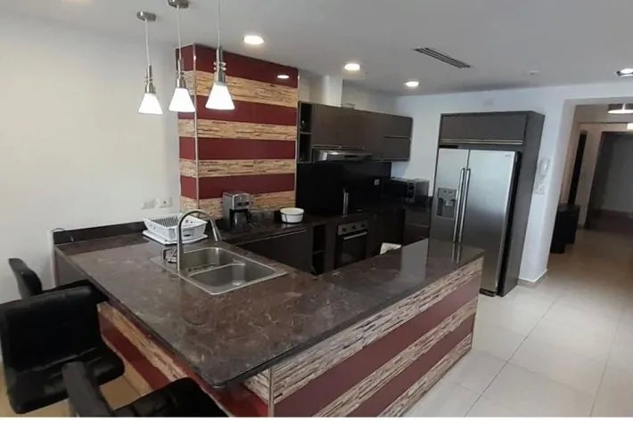 Venta de apartamento con vista al mar en Avenida Balboa, Panamá