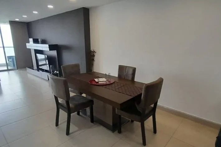 Venta de apartamento con vista al mar en Avenida Balboa, Panamá