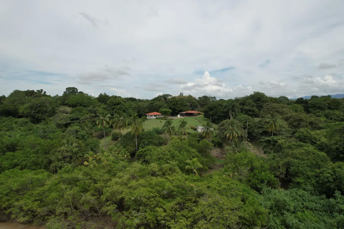 Se vende casa frente al mar en Seacliff, Coclé