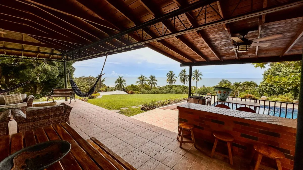 Se vende casa frente al mar en Seacliff, Coclé