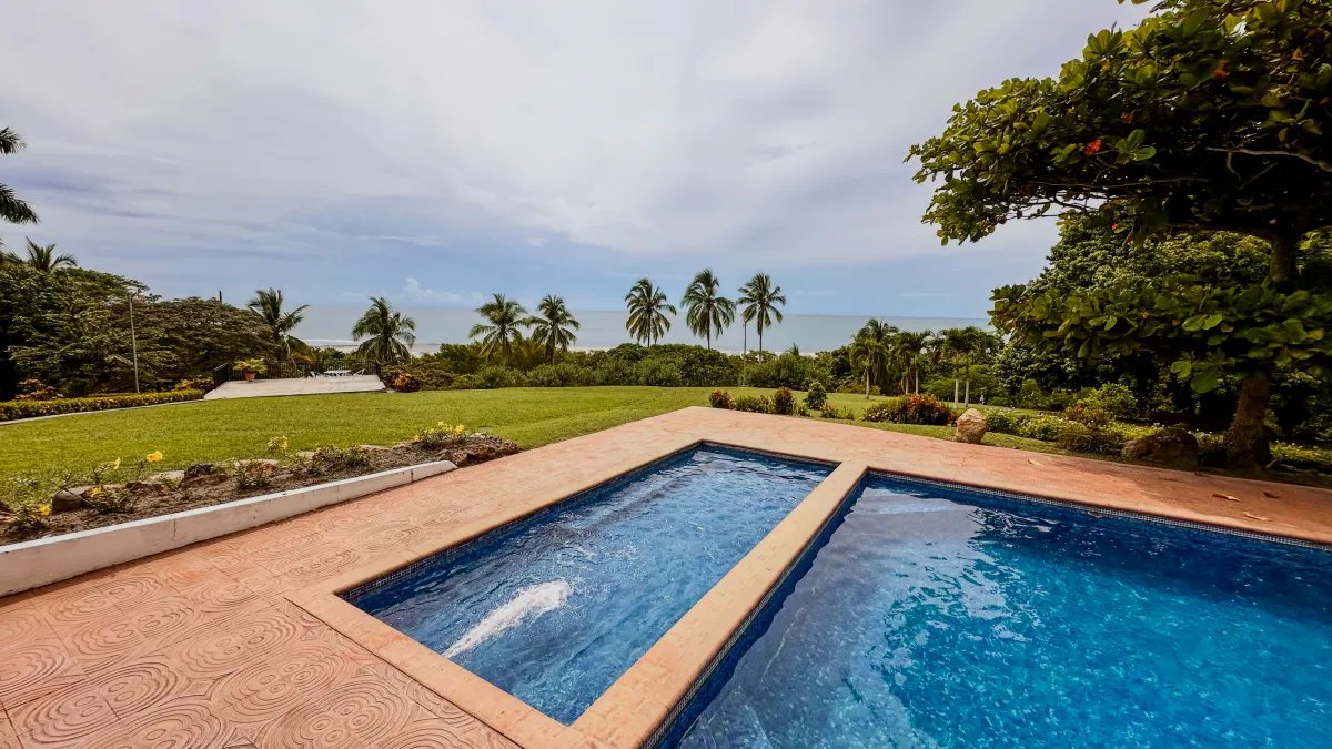 Se vende casa frente al mar en Seacliff, Coclé