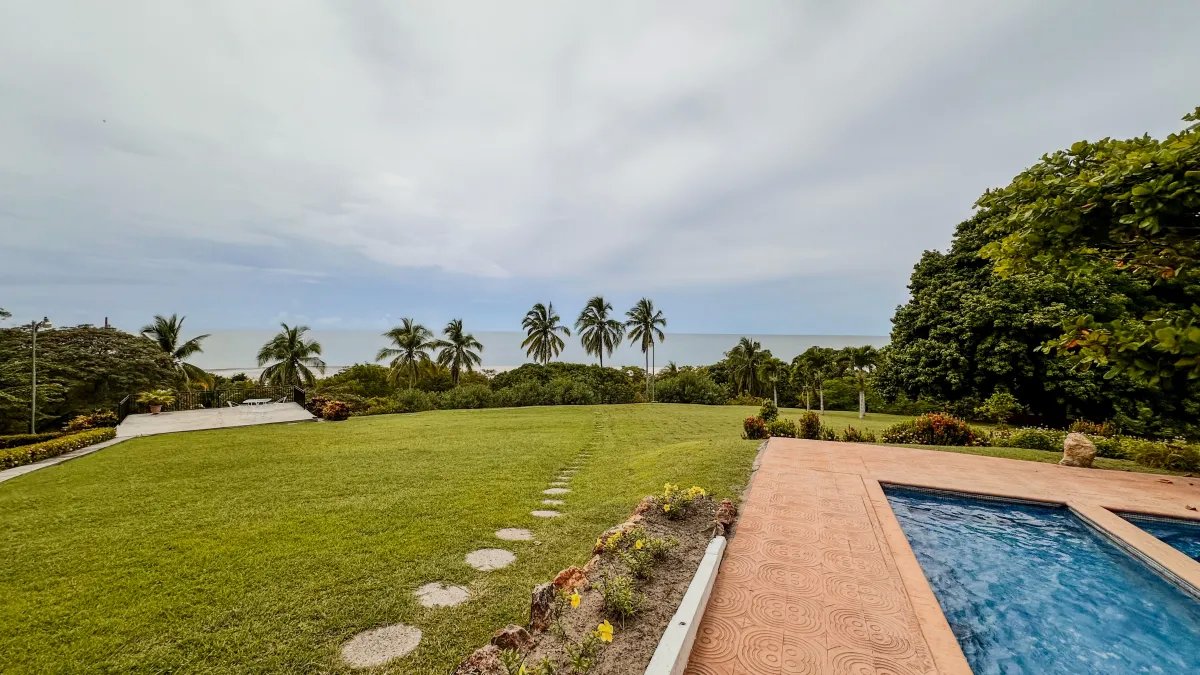 Se vende casa frente al mar en Seacliff, Coclé