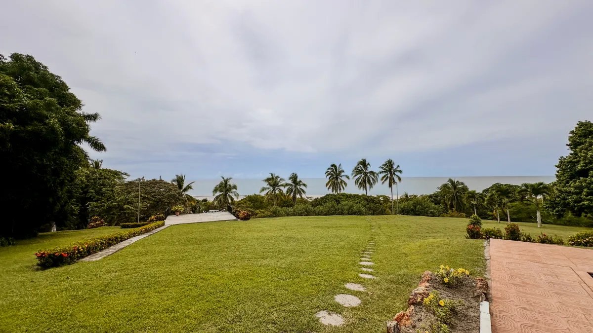 Se vende casa frente al mar en Seacliff, Coclé
