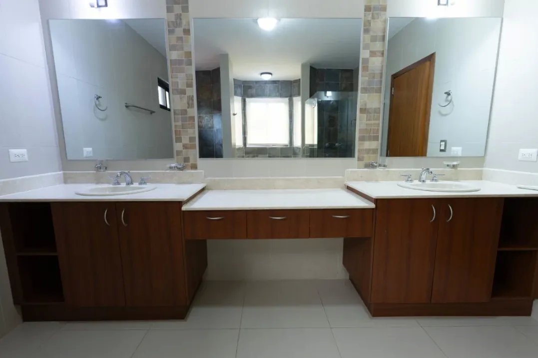 House For Sale in Costa Sur