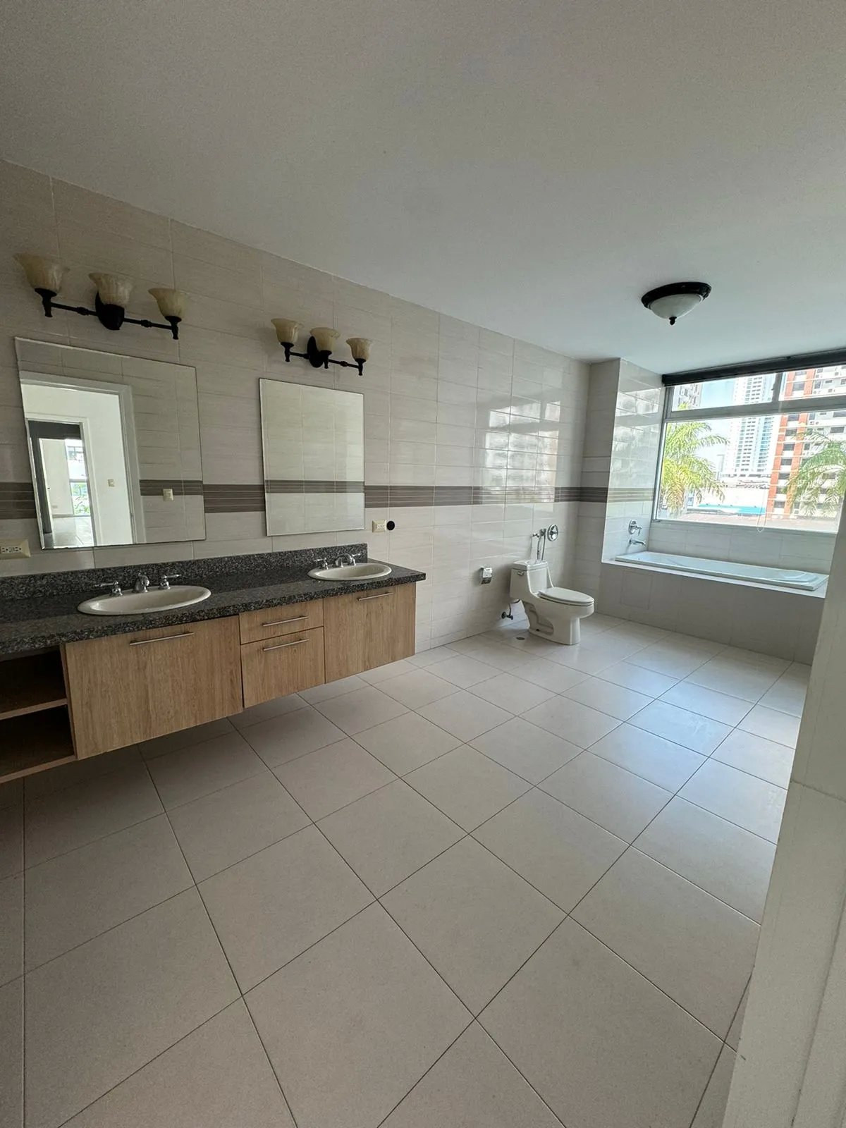 Apartment For Sale in San Francisco