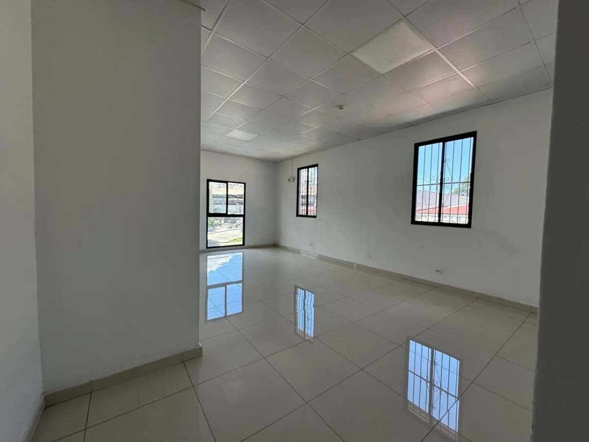 Venta de Plaza Comercial en Parque Lefevre