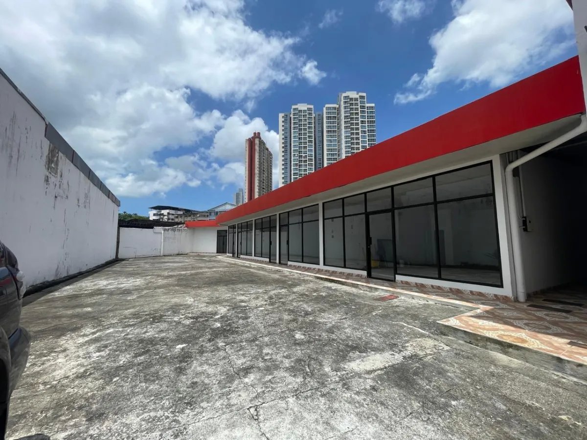 Venta de Plaza Comercial en Parque Lefevre
