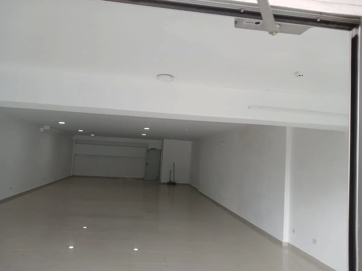 Apartment For Sale in Avenida Balboa