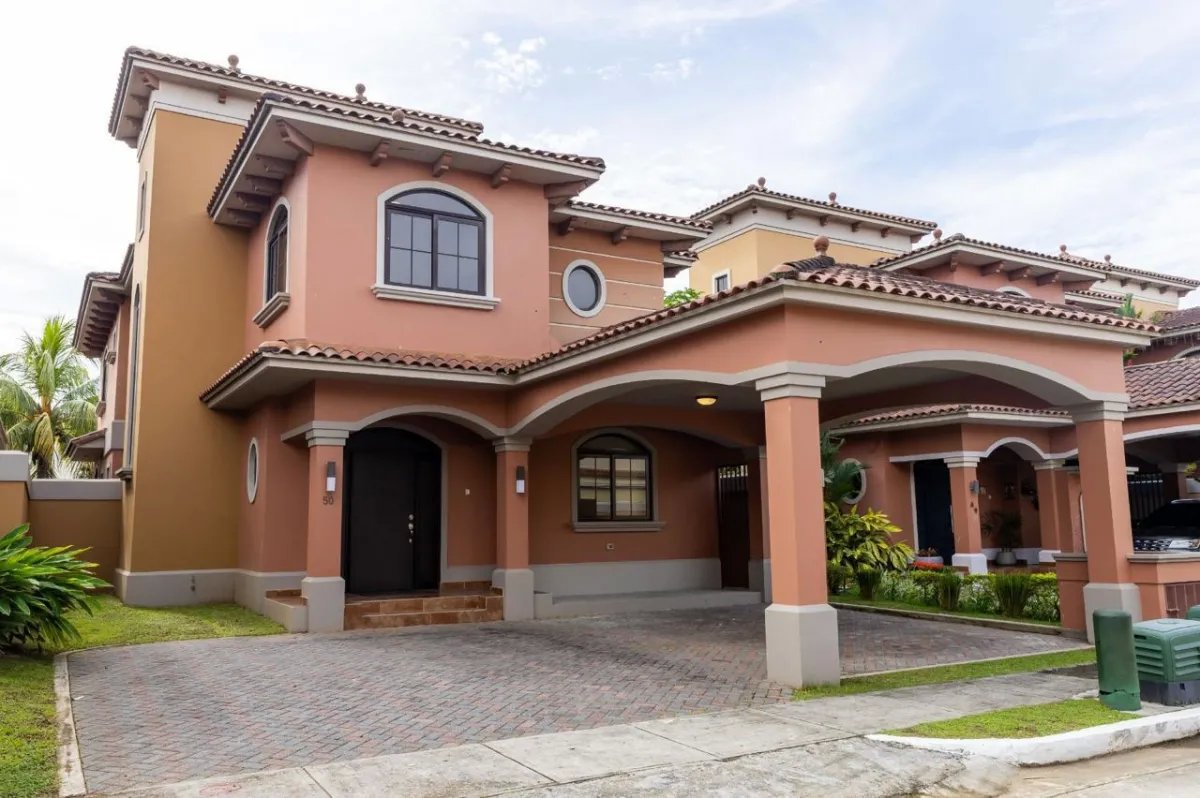Venta de casa amoblada en Residencial el Doral, Costa Sur, Panamá