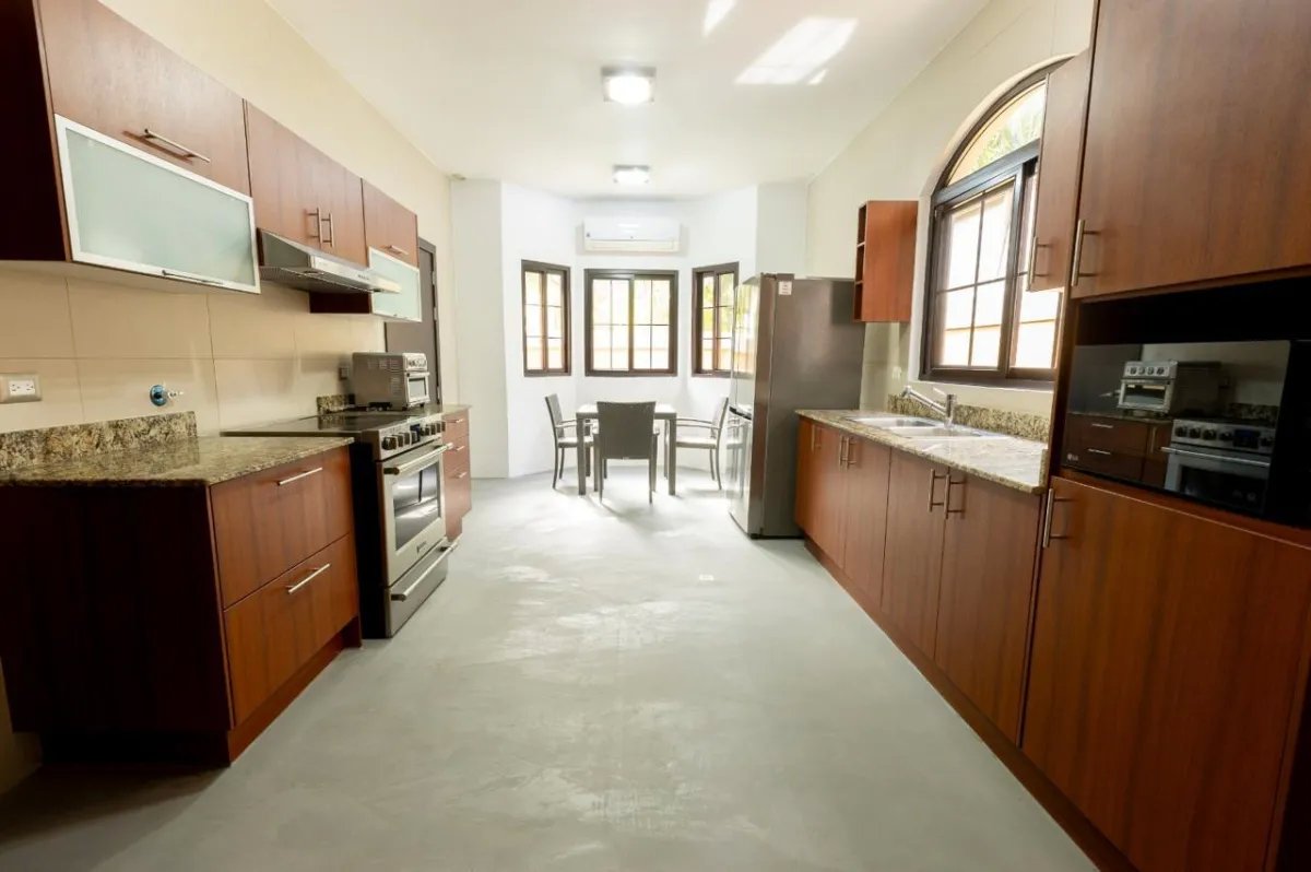 Venta de casa amoblada en Residencial el Doral, Costa Sur, Panamá