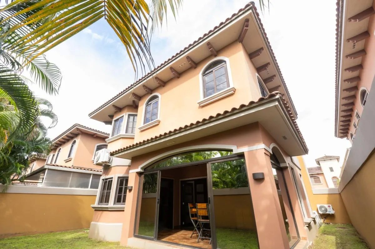 Venta de casa amoblada en Residencial el Doral, Costa Sur, Panamá
