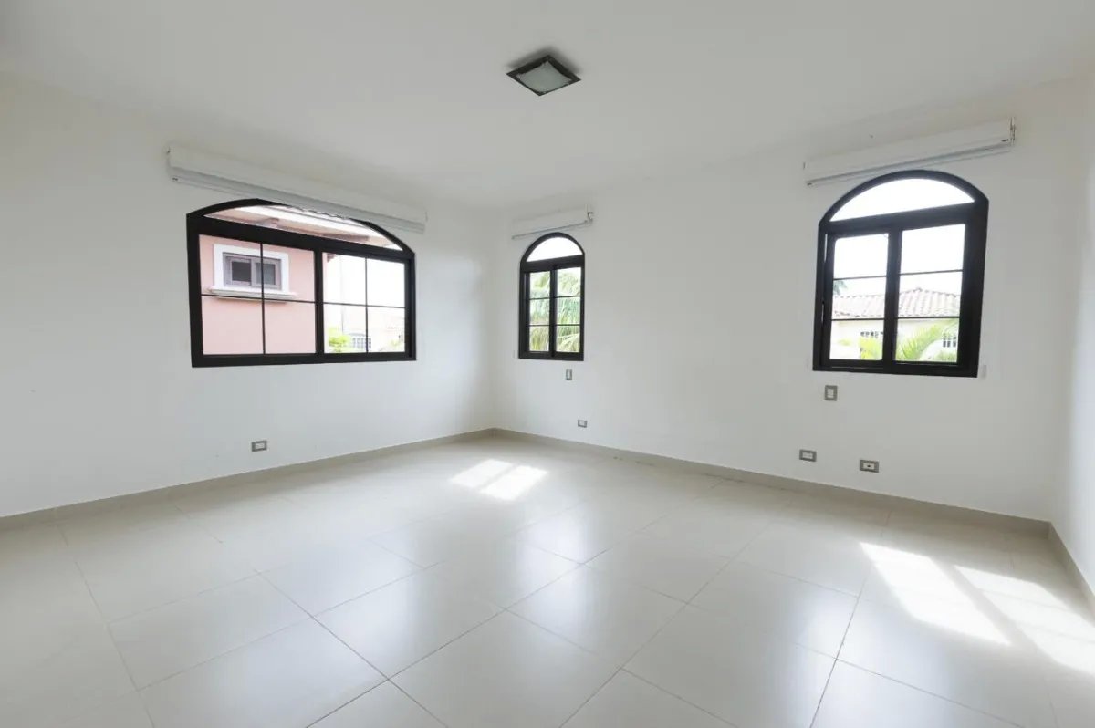 Venta de casa amoblada en Residencial el Doral, Costa Sur, Panamá