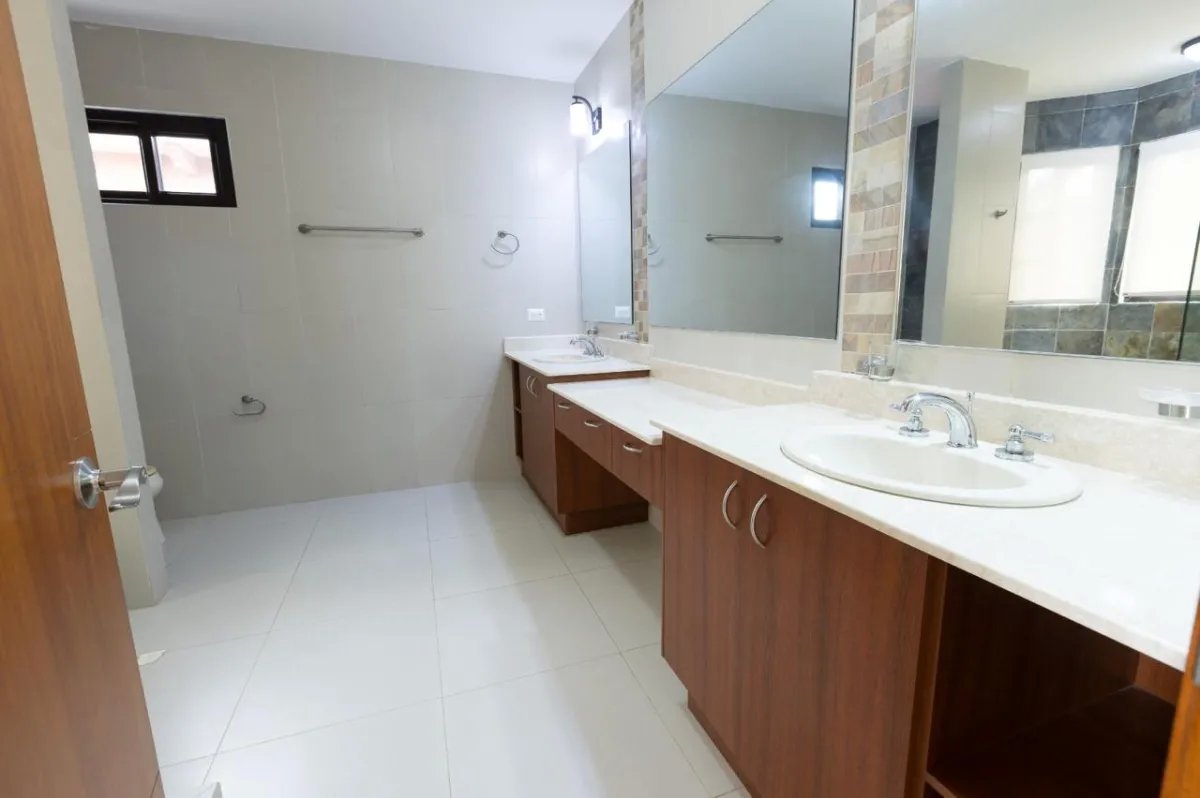 Venta de casa amoblada en Residencial el Doral, Costa Sur, Panamá