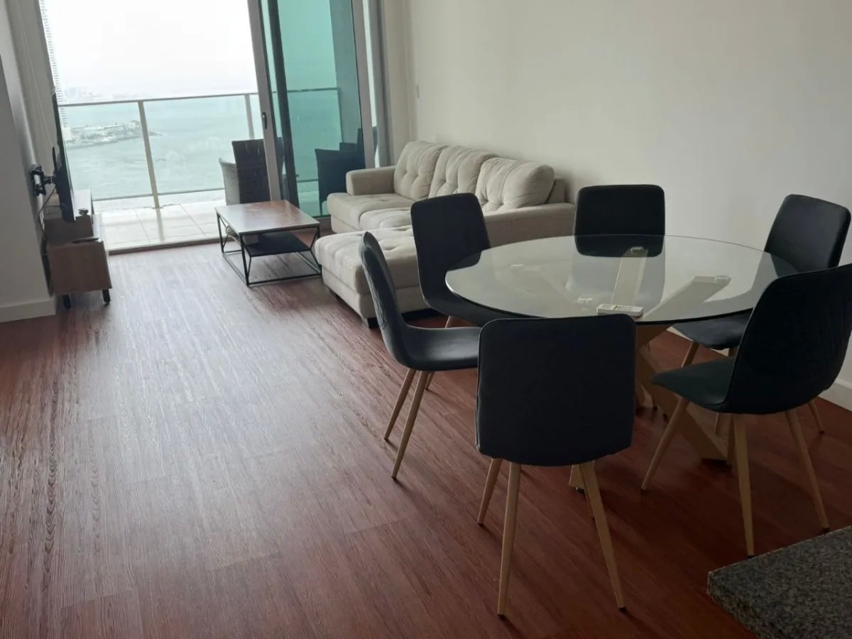 Apartment For Rent in Avenida Balboa