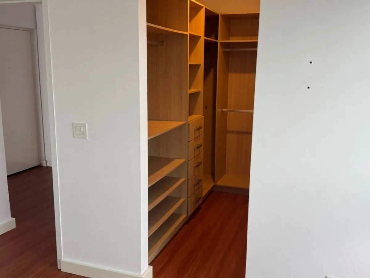 Apartment For Rent in Avenida Balboa