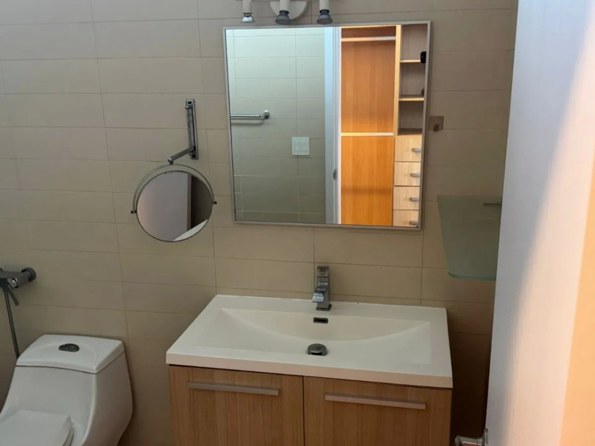 Apartment For Rent in Avenida Balboa