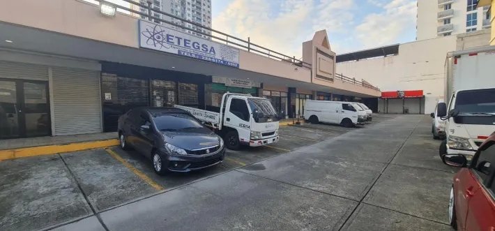 Alquiler de locales comerciales, Plaza Comercial Las Piramides