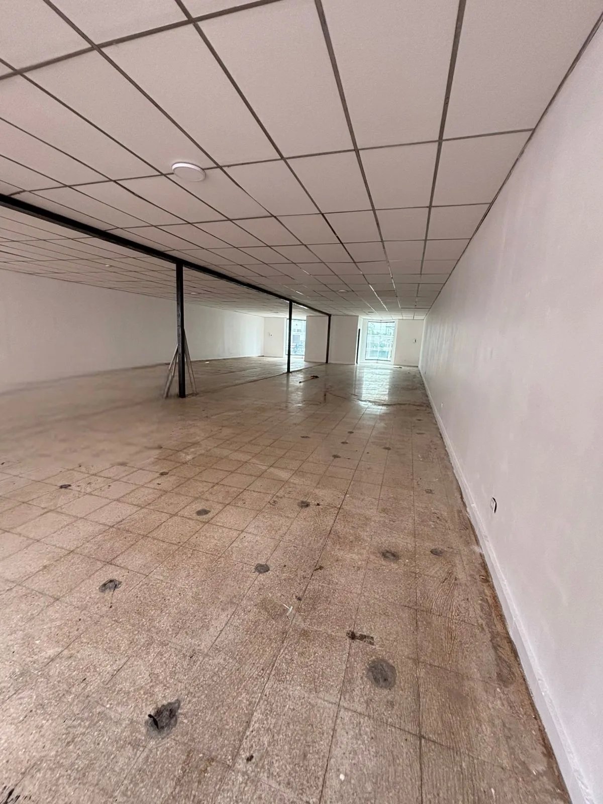 Alquiler de locales comerciales, Plaza Comercial Las Piramides
