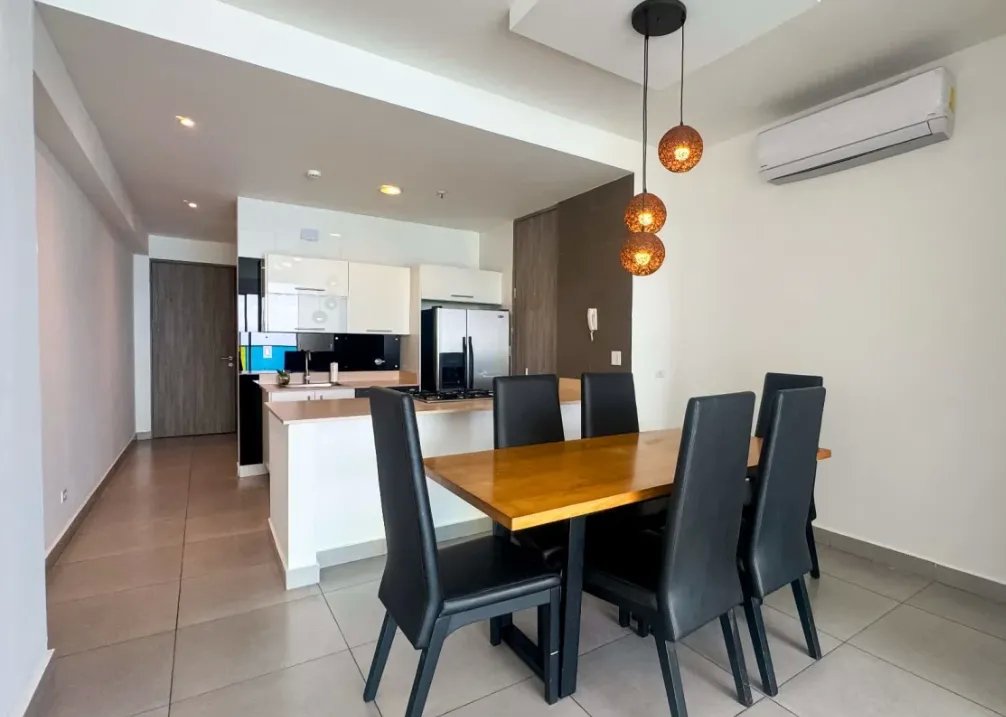 Apartment For Rent in Avenida Balboa