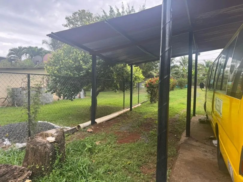 Hostal en venta en Playa Santa Catalina, Veraguas con casa en la Ave. ...