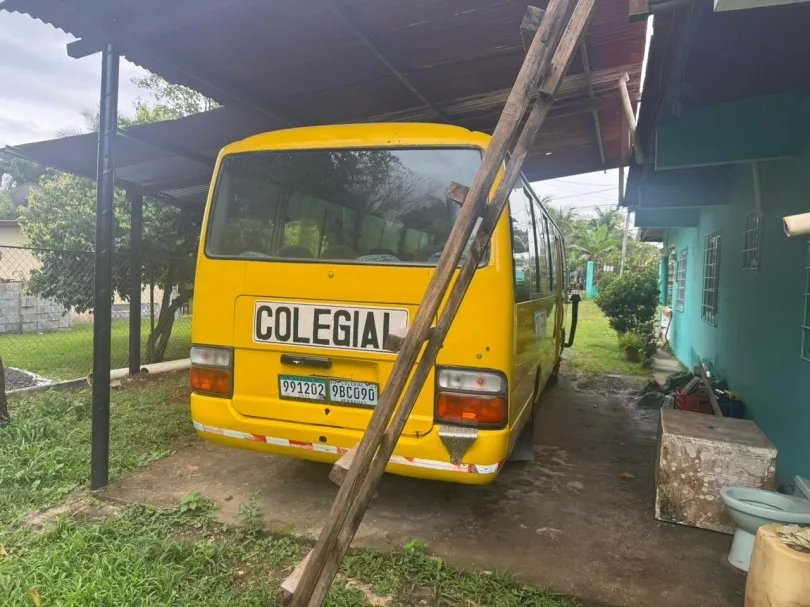Hostal en venta en Playa Santa Catalina, Veraguas con casa en la Ave. ...