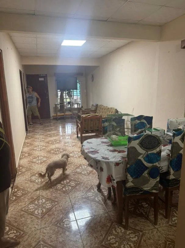 Hostal en venta en Playa Santa Catalina, Veraguas con casa en la Ave. Central.