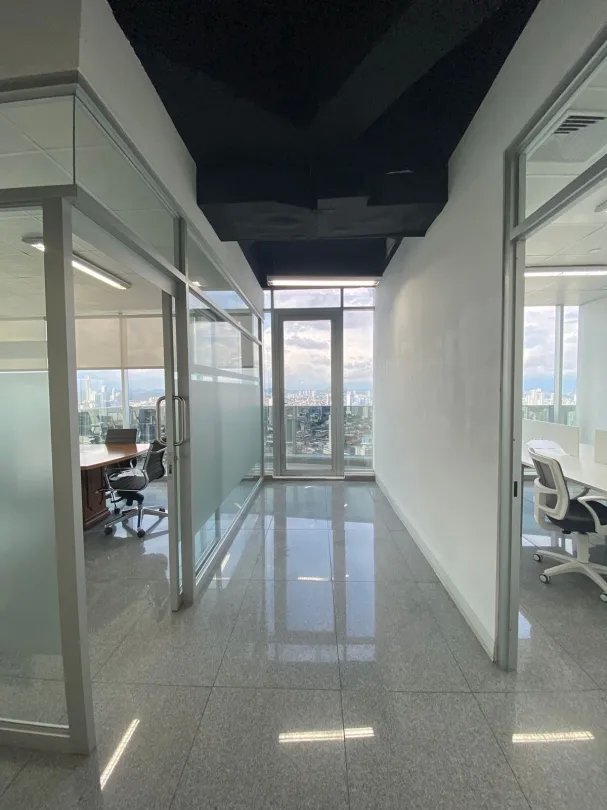 Alquiler de oficina amoblada en Torre F&F en calle 50, Panamá