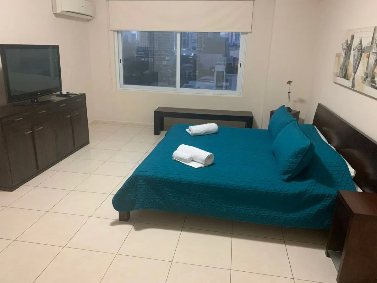 Apartment For Sale in Avenida Balboa