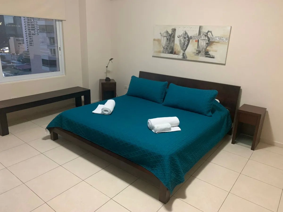 Apartment For Sale in Avenida Balboa