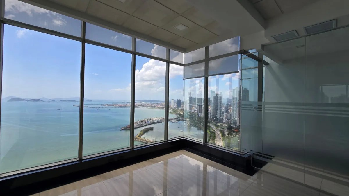 Office For Rent in Avenida Balboa