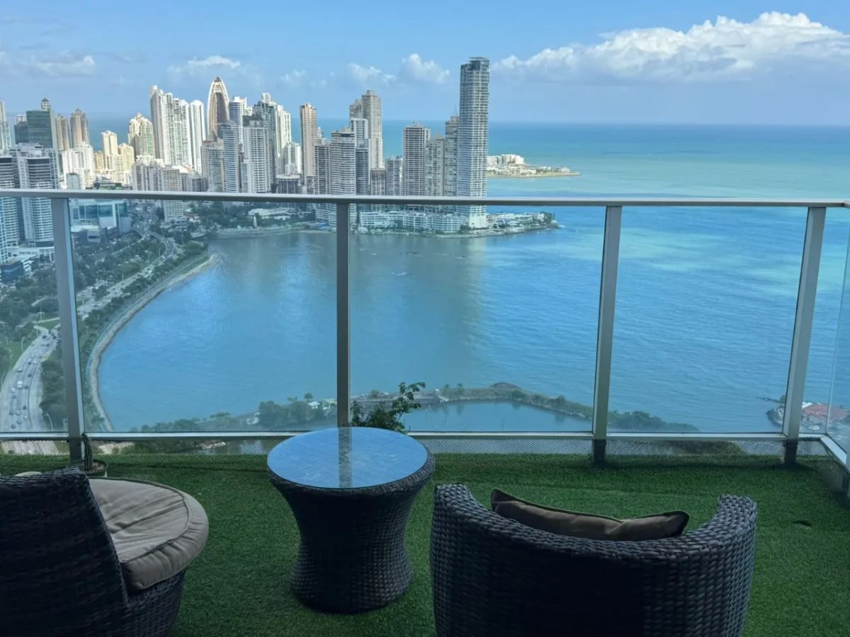 Apartamento amoblado con vista al mar, Avenida Balboa