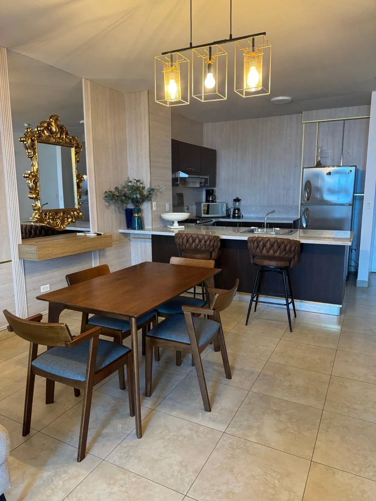 Apartment For Rent in Avenida Balboa