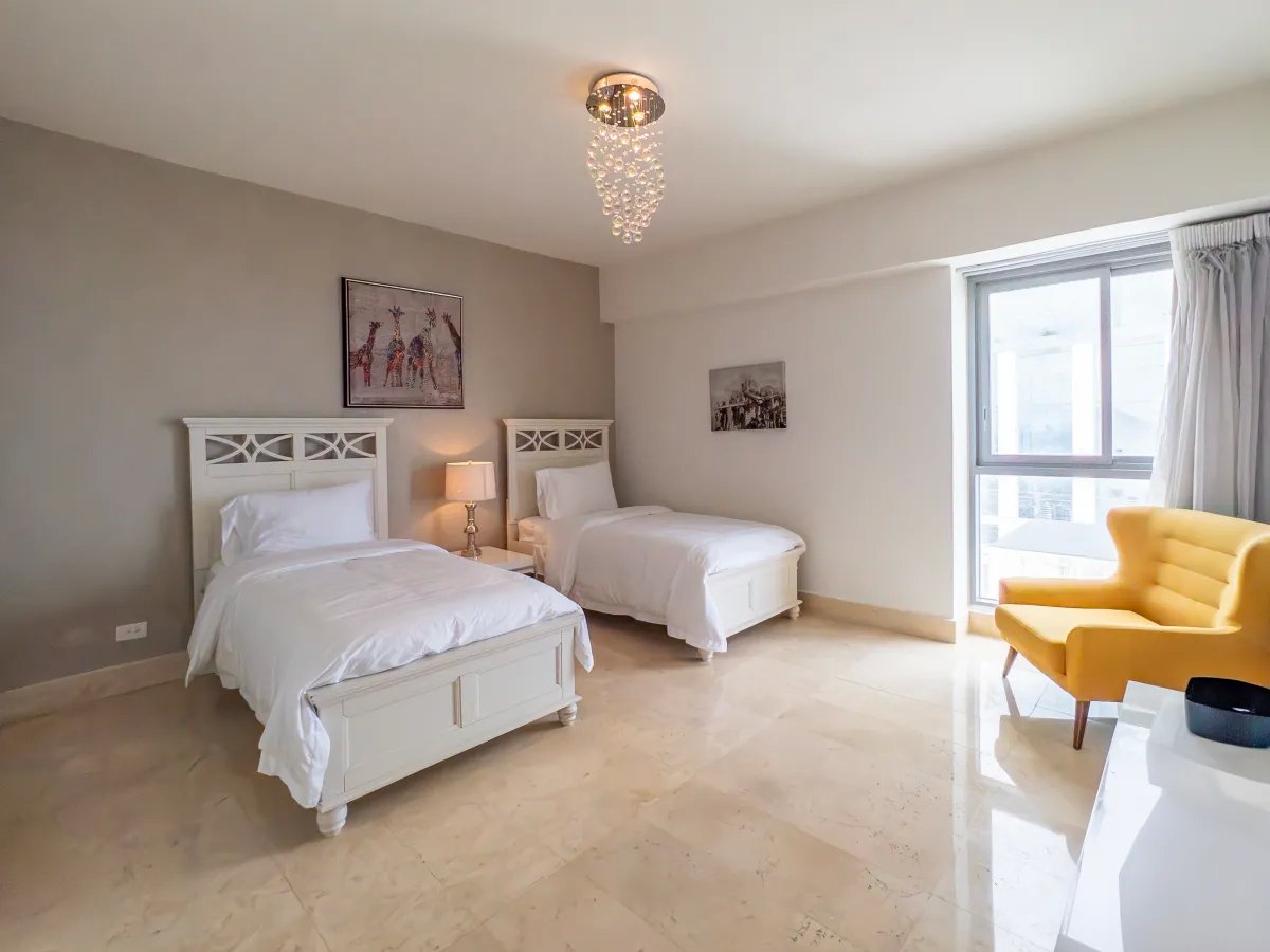 Apartment For Sale in Avenida Balboa
