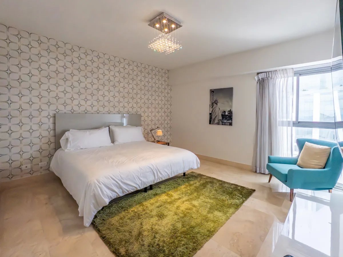 Apartment For Sale in Avenida Balboa