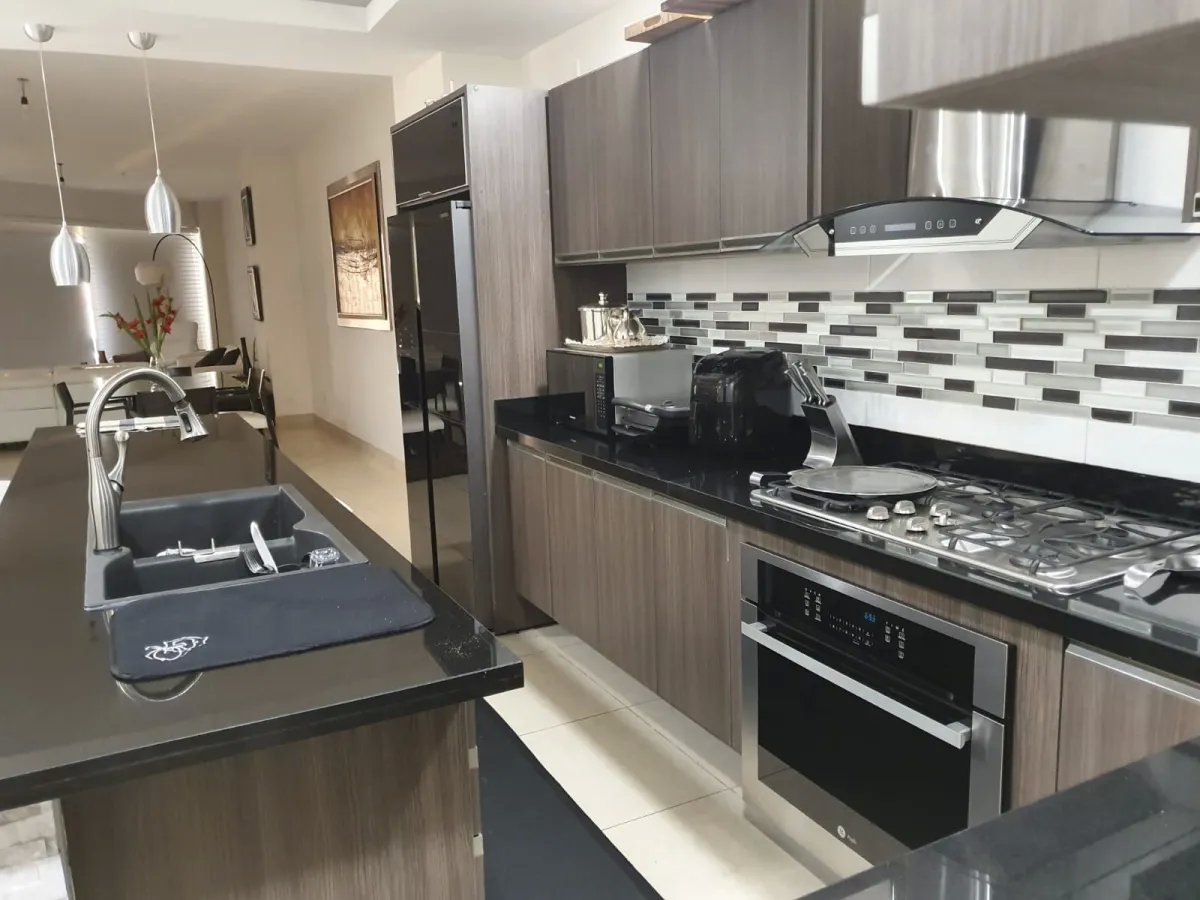 Apartment For Rent in Avenida Balboa