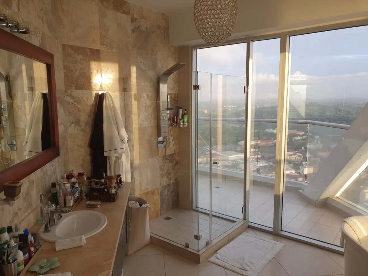 Apartment For Rent in Avenida Balboa