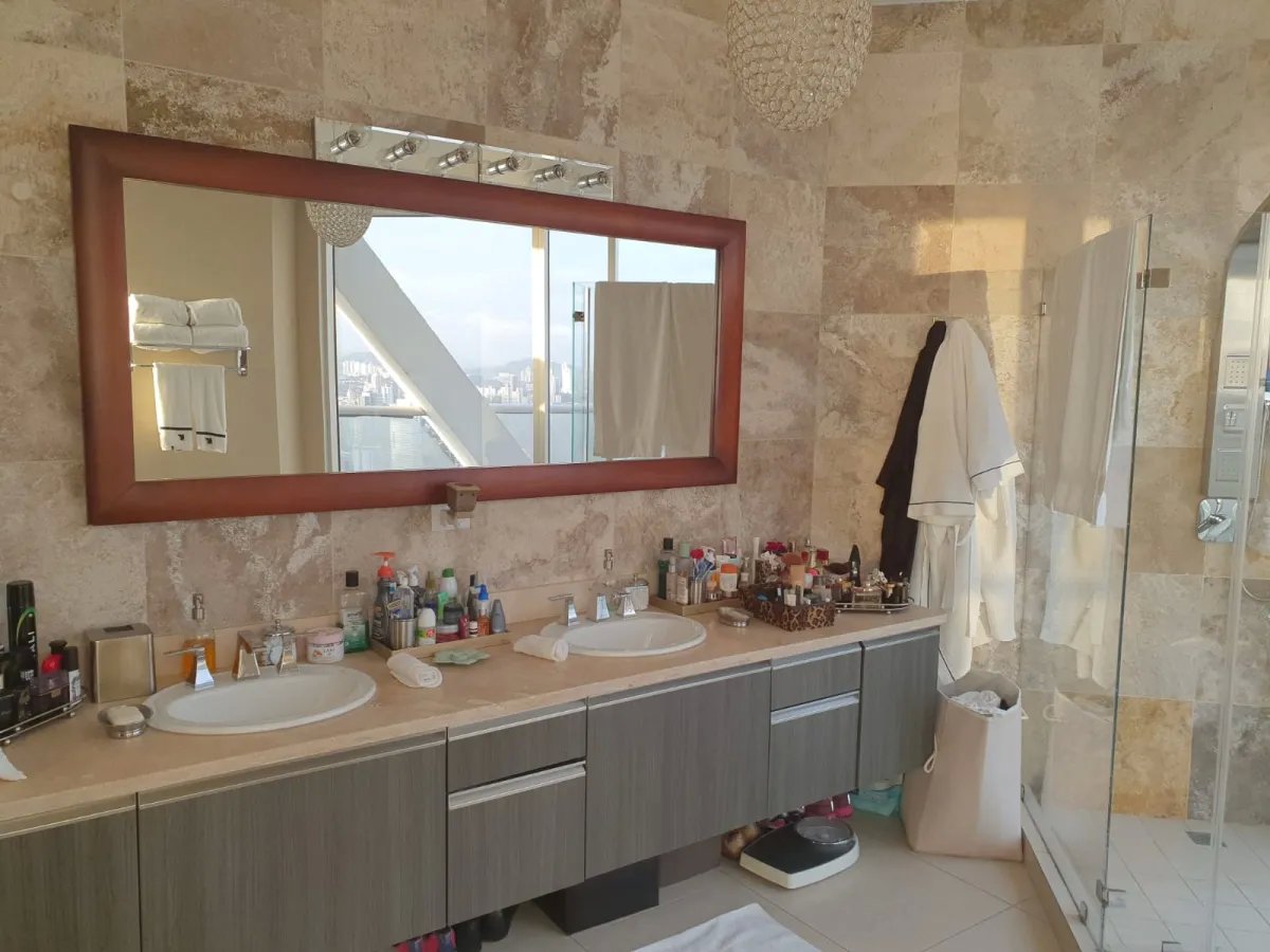 Apartment For Rent in Avenida Balboa
