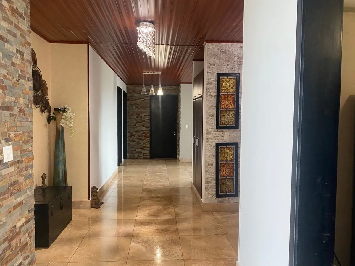 Alquiler de apartamento semi amoblado en Punta Pacifica, Panamá