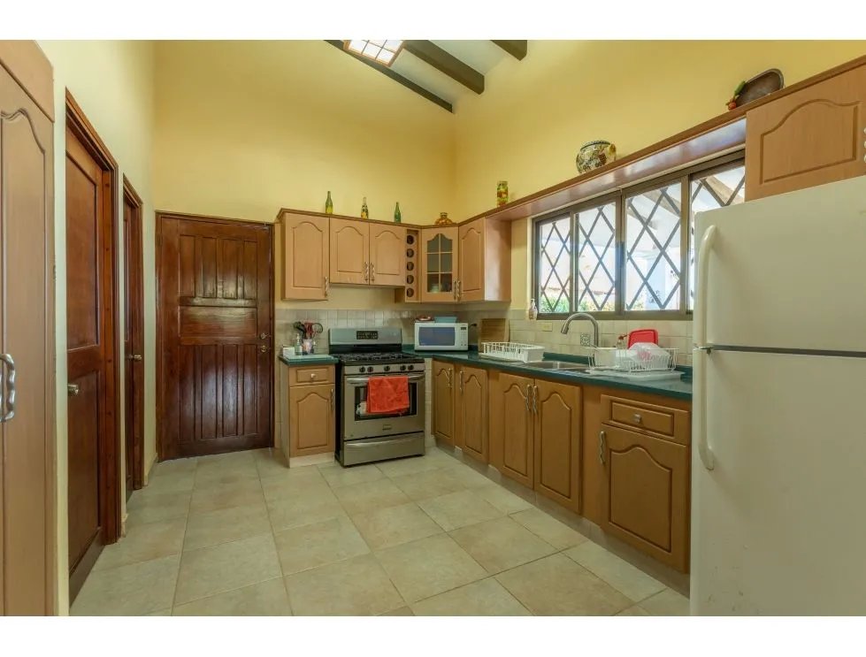 Venta de casa de playa en Playa Blanca, Farallón, Coclé