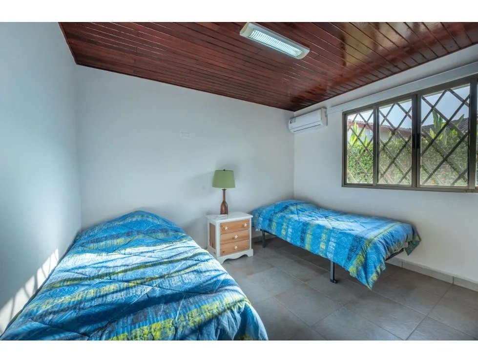 Venta de casa de playa en Playa Blanca, Farallón, Coclé