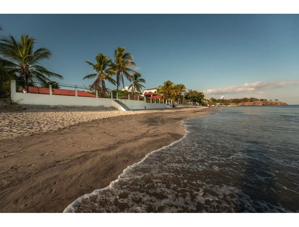 Venta de casa de playa en Playa Blanca, Farallón, Coclé