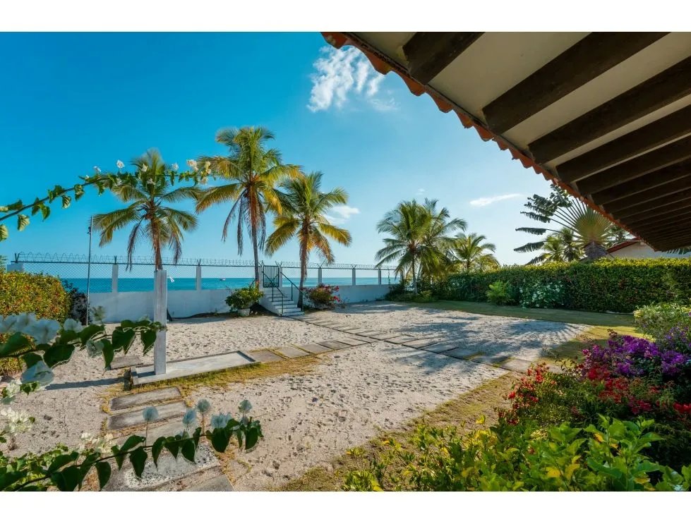 Venta de casa de playa en Playa Blanca, Farallón, Coclé